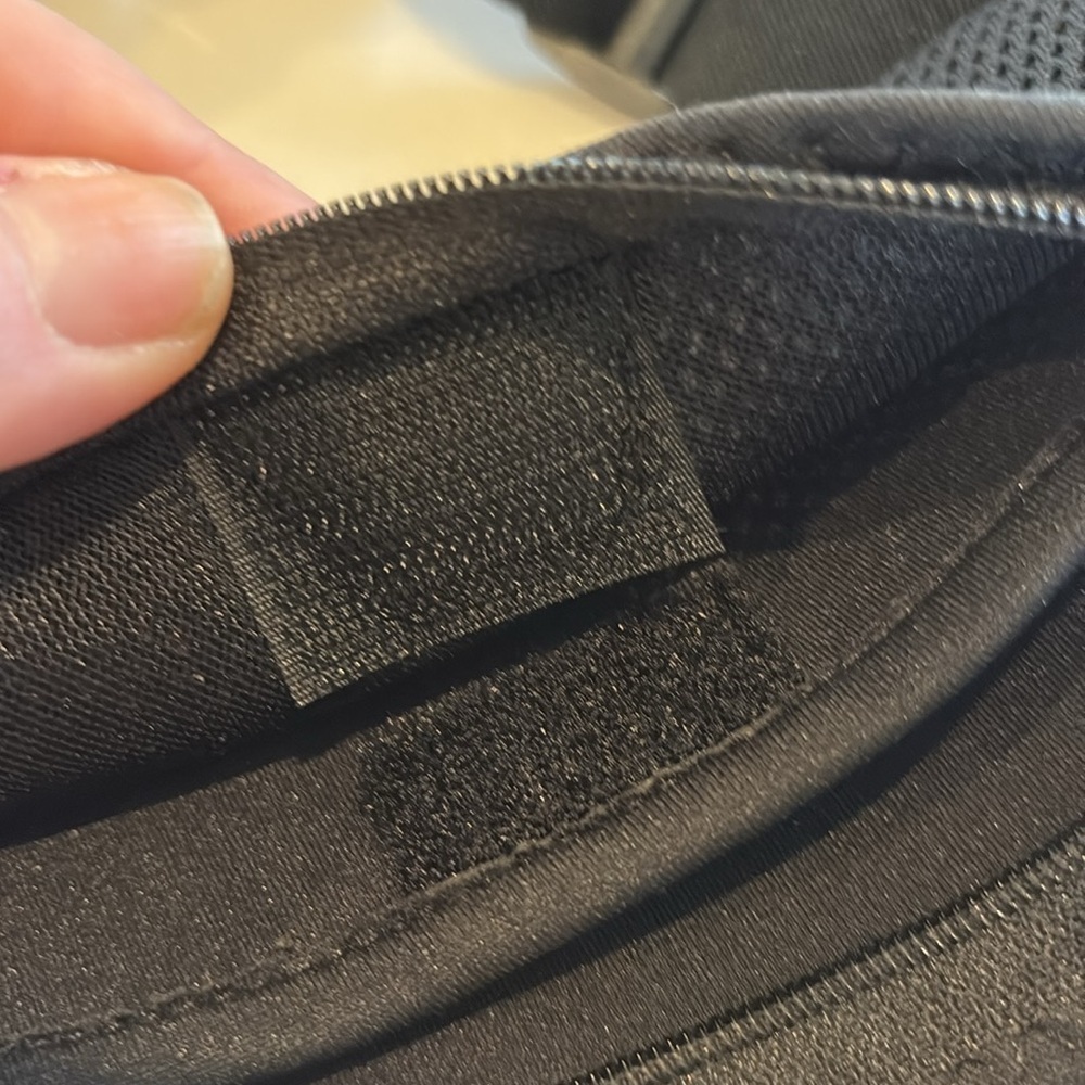 Amphipod Black Running Belt. Unisex - Picture 7 of 12